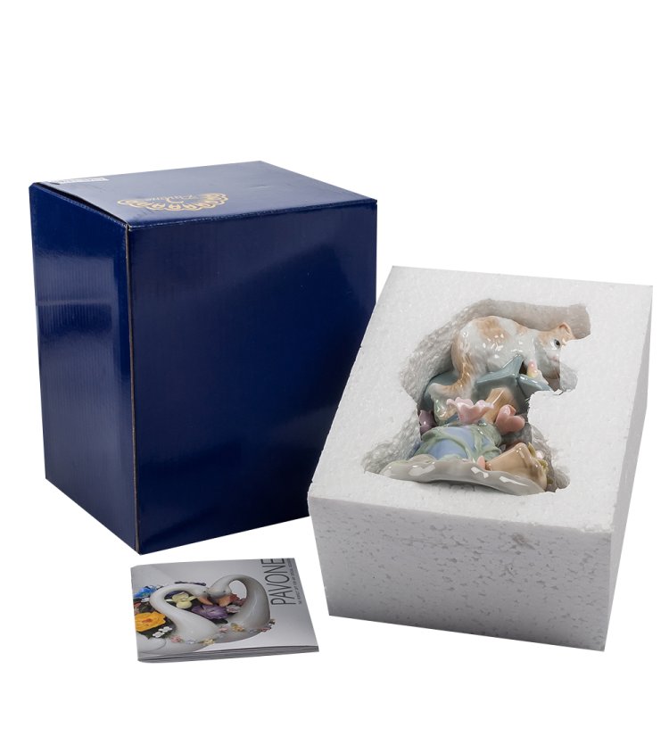 Фигурка из керамики Пушистый почтальон Pavone CMS-15/67, фотография в упаковке
