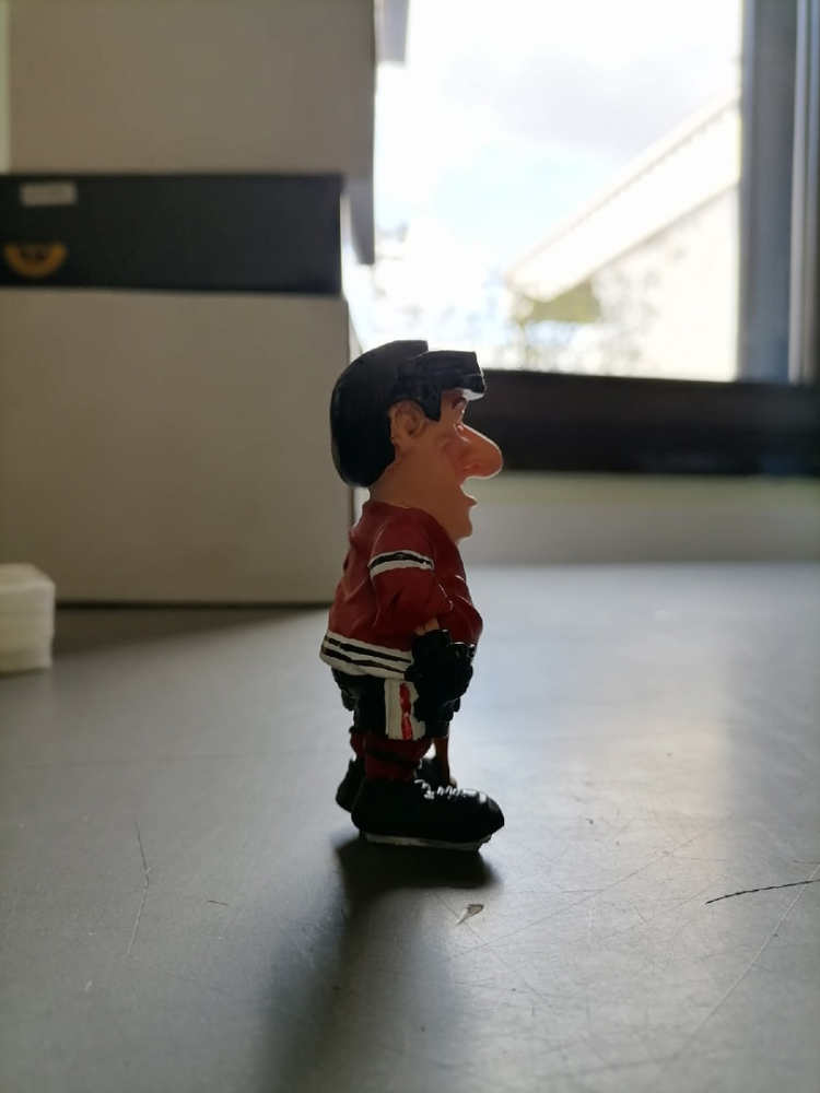 Статуэтка Хоккеист The Comical World of Stratford RV-628, фото со склада вид со стороны