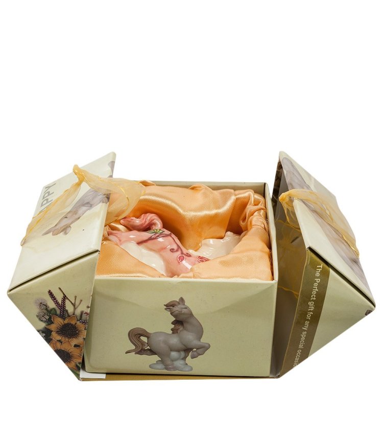 Статуэтка из фарфора Гордая Лошадка на облачке Pavone JP-61/32, упаковочный вид