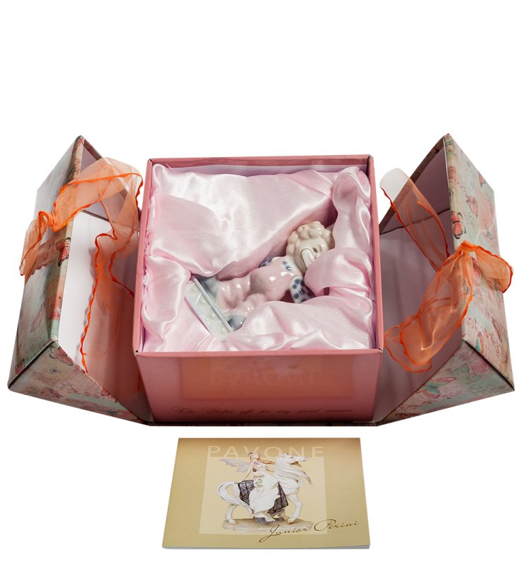 Статуэтка из фарфора Маленький клоун указатель Pavone JP-19/9, фотография в упаковке