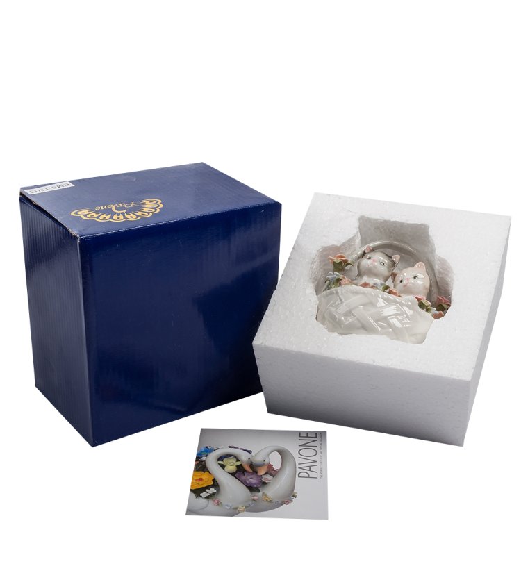 Статуэтка из фарфора Пара котят в корзинке с цветами Pavone CMS-15/15, фотография в упаковке