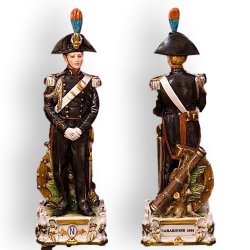 Статуэтка из фарфора Карабинер