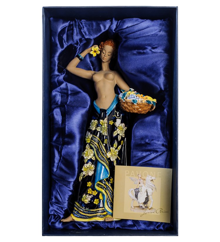 Статуэтка из фарфора Африканка с корзиной цветов в руке Pavone JP-39/ 4, фотография в упаковке