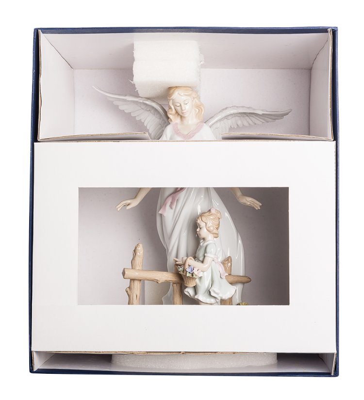 Статуэтка из фарфора Ангел с девочкой на мостике Pavone JP-10/ 15, фотография в упаковке
