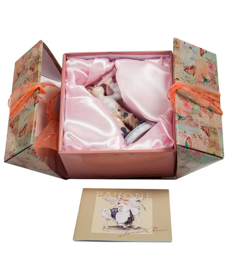 Статуэтка из фарфора Маленький клоун с трубой Pavone JP-19/8, фотография в упаковке