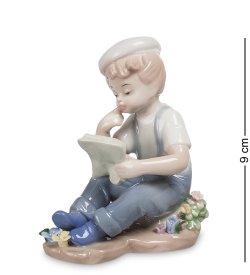 Статуэтка из фарфора Мальчик с тетрадкой