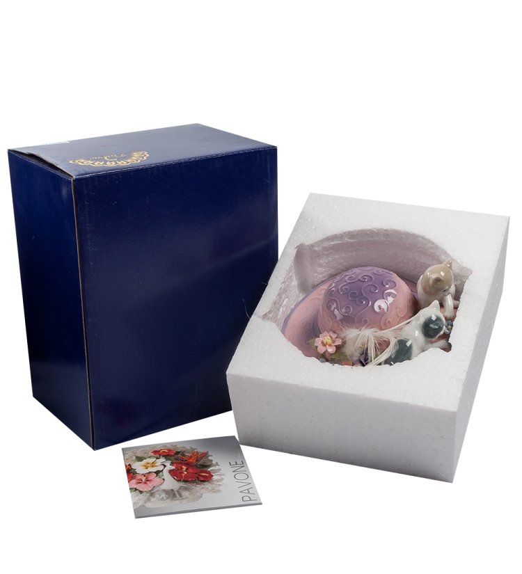 Музыкальная Статуэтка из фарфора Пара котят на шляпе Pavone CMS-15/33, фотография в упаковке