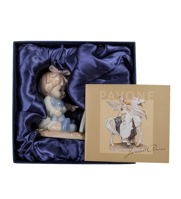 Фигурка из фарфора Девочка Юный учитель Pavone JP-45/ 4, фотография в упаковке