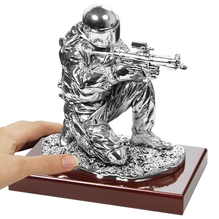 Скульптура Боец серебристый, Глянцевый