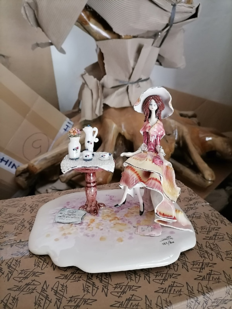 Фигурка из Леди за кофейным столиком, фото со склада