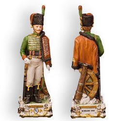 Фарфоровая статуэтка Гусар