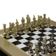 Шахматы Греко-Римский период, черно-белая доска Manopoulos MP-S-3-28-BLA, фотография золотых фигур на доске