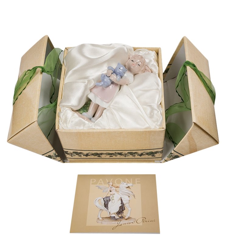 Фигурка из фарфора Девочка с игрушкой Pavone JP-42/ 9, фотография в упаковке