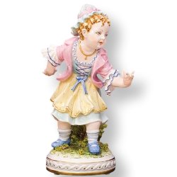 Статуэтка из фарфора девочка Ванда