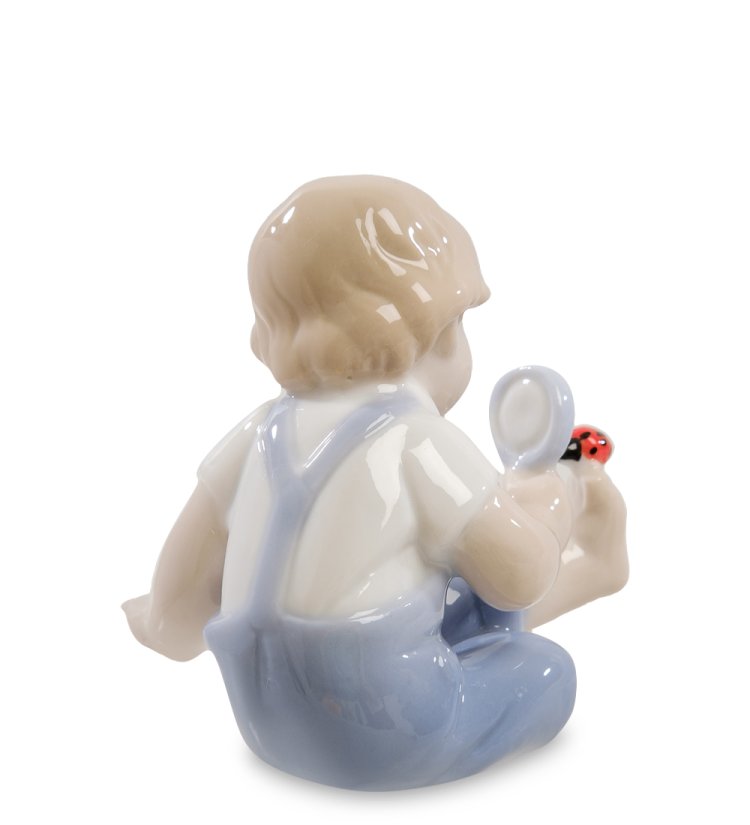 Статуэтка из фарфора Мальчик с Божьей коровкой Pavone JP-45/20, фотография со спины
