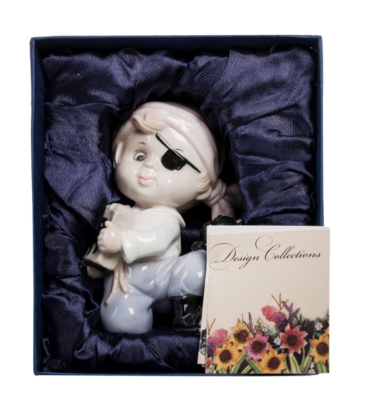 Фигурка из фарфора Мальчик Пират с тыквой Halloween Pavone JP-11/13, фотография в упаковке