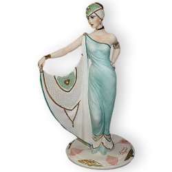 Статуэтка из фарфора Дама танцует