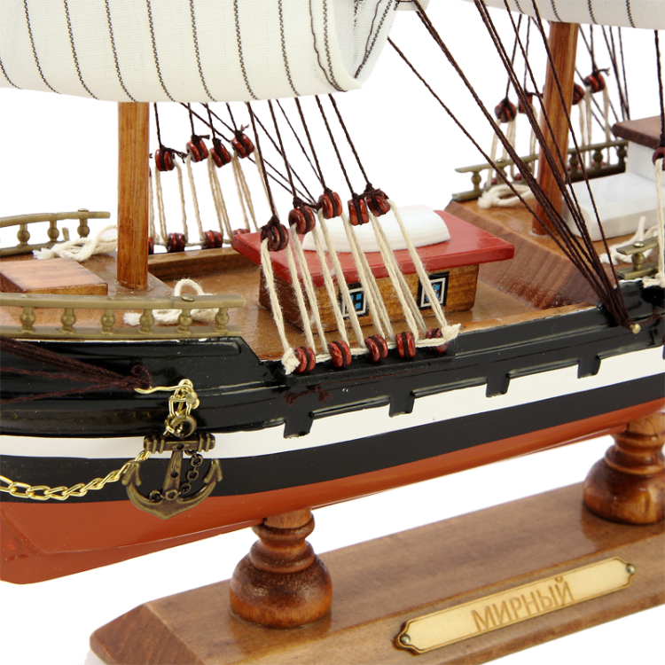 Модель парусного корабля Мирный, 55 см, фото носа