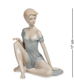 Статуэтка из фарфора Девушка в сером платье