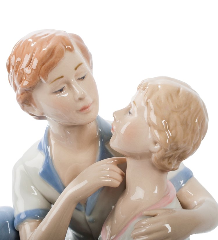Статуэтка из керамики Влюбленная пара на лугу Pavone CMS-10/37, фотография крупным планом