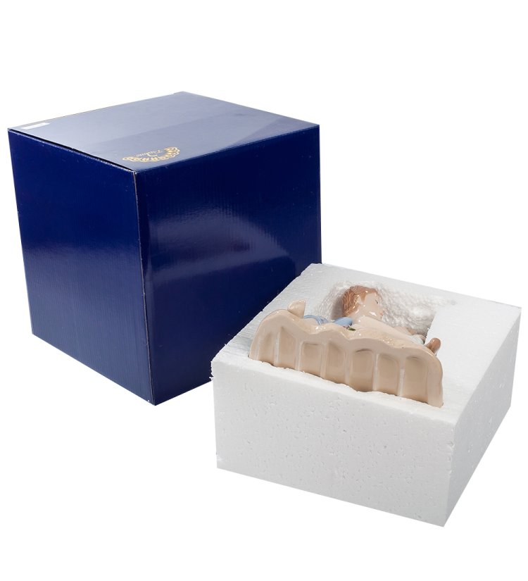 Статуэтка из керамики Влюбленная пара на лугу Pavone CMS-10/37, фотография в коробке