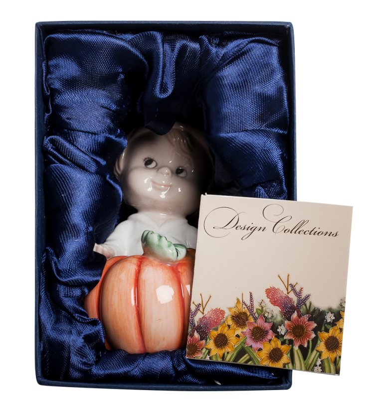Статуэтка из фарфора Девочка с тыквой Halloween Pavone JP-11/14, фотография в упаковке