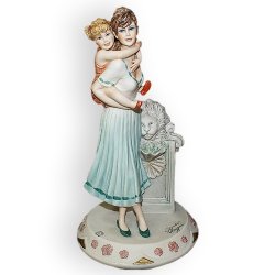 Статуэтка из фарфора Дама с дочкой