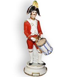 Статуэтка Фарфоровый солдатик - Солдат - барабанщик