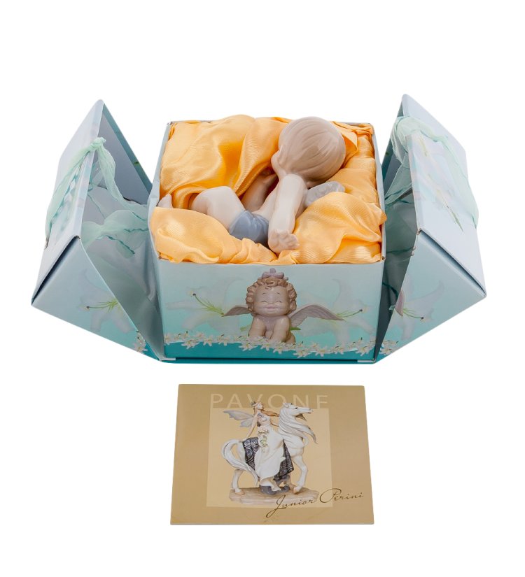 Статуэтка из фарфора Мальчик Ангелок Pavone JP-33/ 5, фотография у коробочке