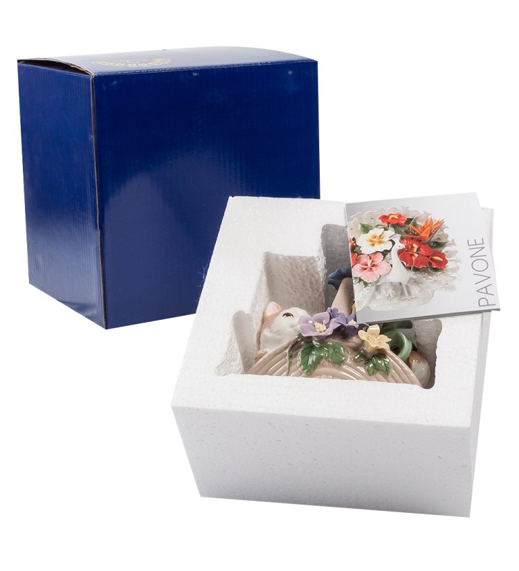 Статуэтка из фарфора Котенок в корзинке с цветочками Pavone CMS-15/81, фотография в упаковке