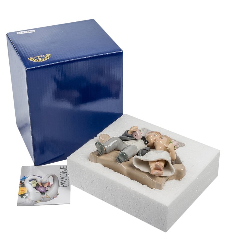 Статуэтка из керамики Романтическое свидание Pavone CMS-10/38, фотография в упаковке