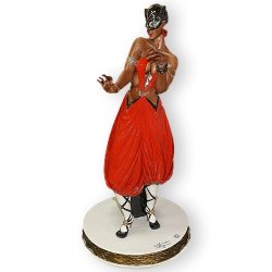 Фарфоровая статуэтка Дама в маске кошки