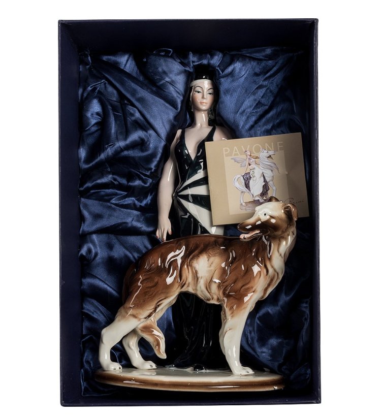 Статуэтка из фарфора Дама в черном платье с большой собакой Pavone JP-38/ 7, упаковочный вид
