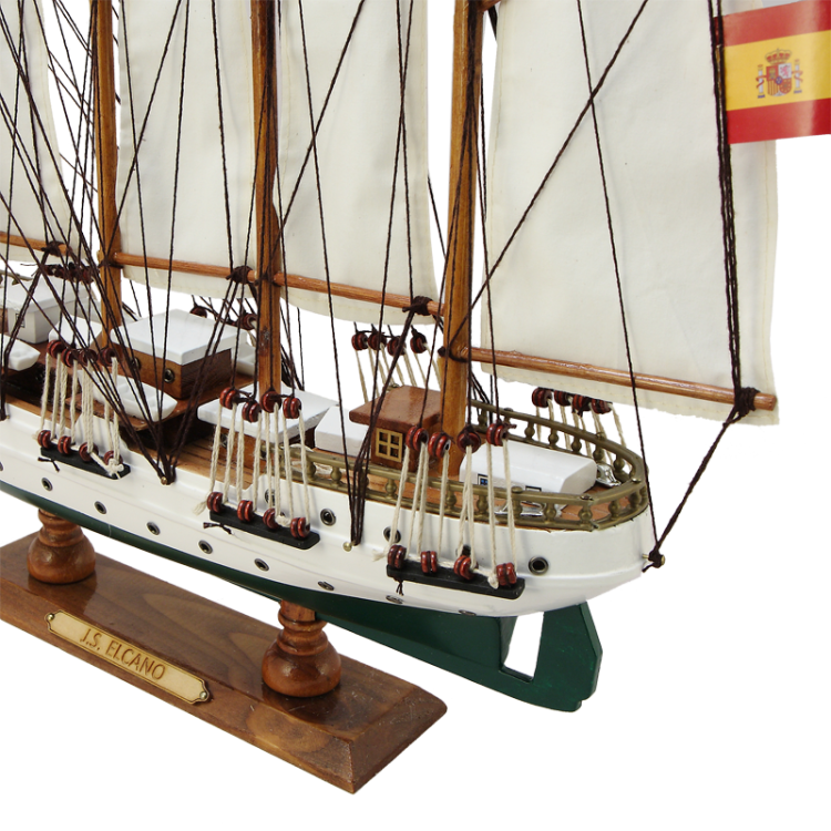 Модель парусного корабля J. S. Elcano, 55 см, фотография кормы