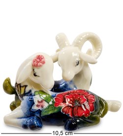 Статуэтка из фарфора Козочка с барашком на лугу