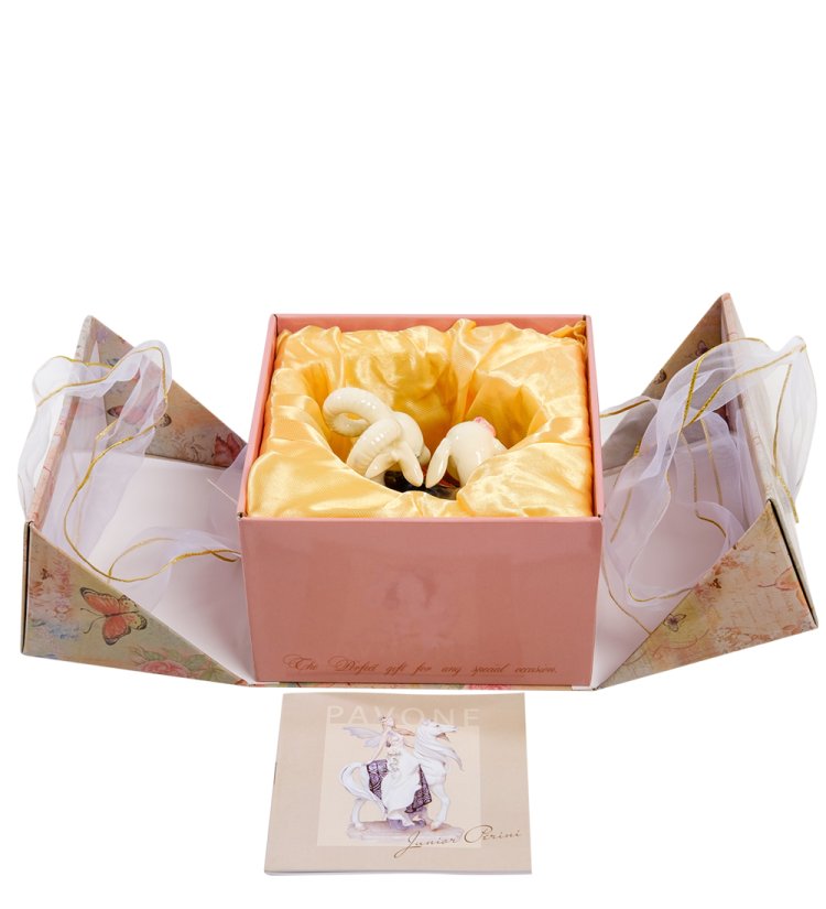 Статуэтка из фарфора Козочка с барашком на лугу Pavone JP-71/ 19, фотография в коробочке