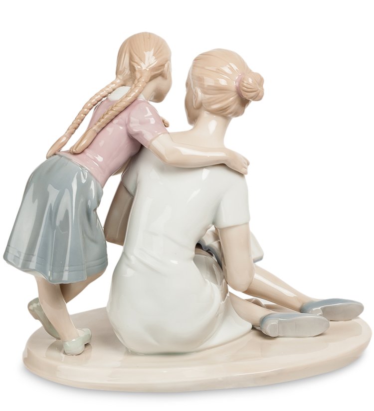 Статуэтка из фарфора Мать с дочерью и книжкой Pavone JP-15/ 11, фотография со спины