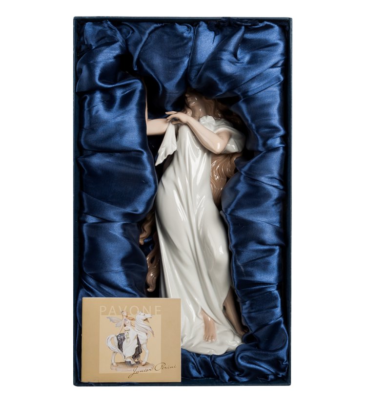 Статуэтка из фарфора Романтичная леди Pavone JP-29/30, фотография в коробке