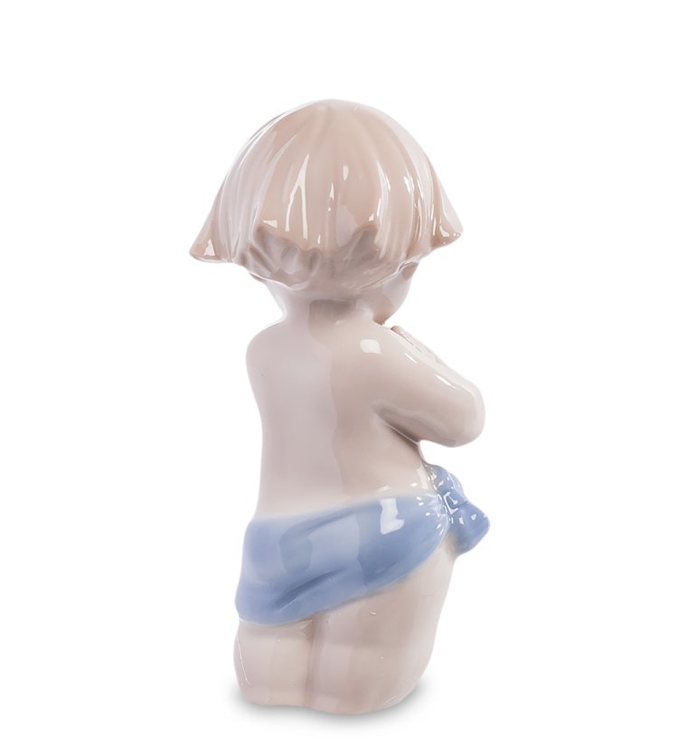 Фарфоровая фигурка Сердитый Мальчик Pavone JP-242/ 2, фотография со спины