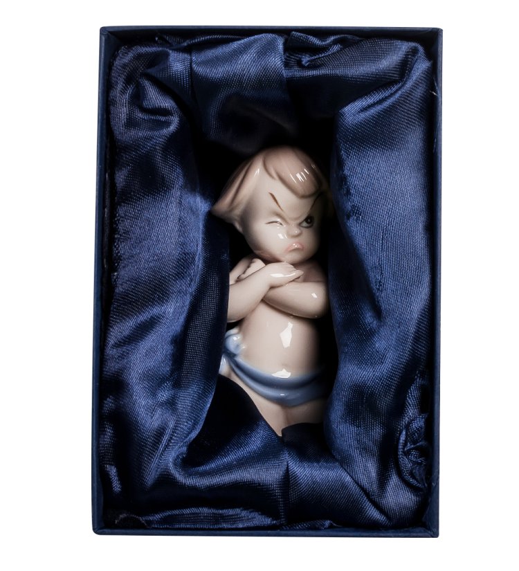 Фарфоровая фигурка Сердитый Мальчик Pavone JP-242/ 2, фотография в упаковке