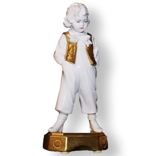 Скульптура из фарфора Мальчик (белый с золотом)
