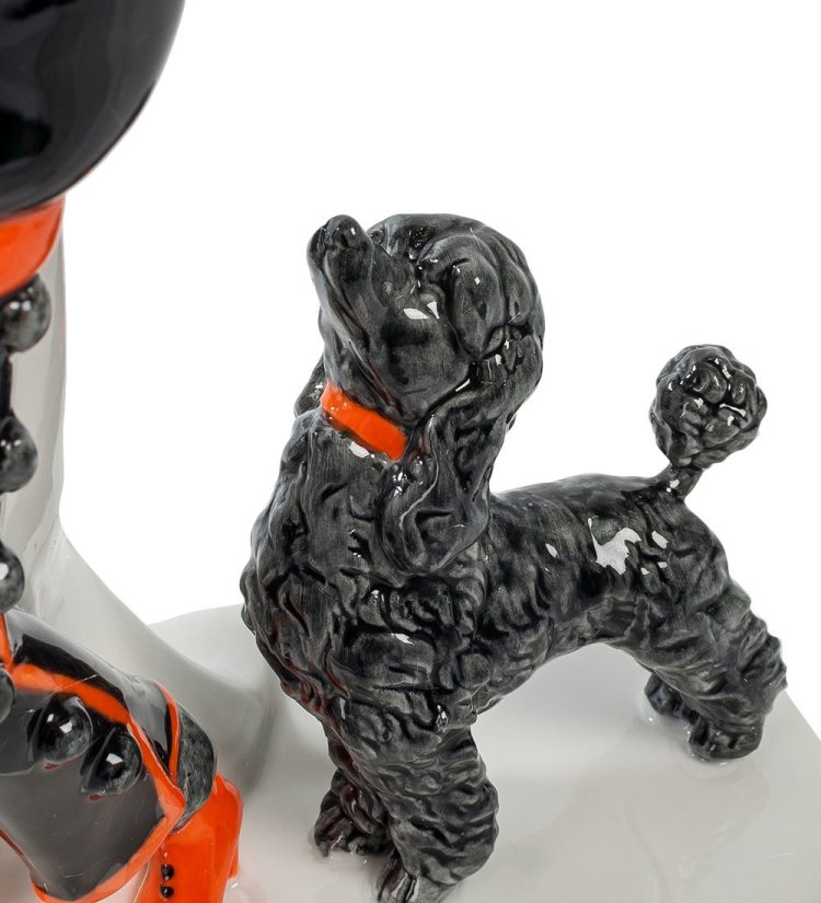 Статуэтка из фарфора Дама с пуделем Pavone JP-38/12, увеличенный вид деталей