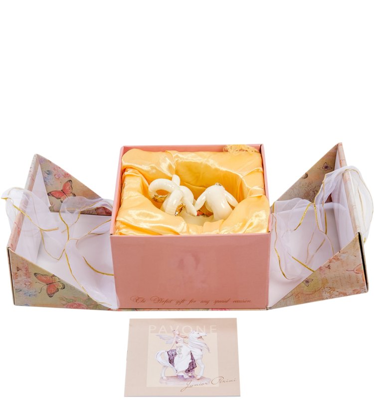 Статуэтка из фарфора Козочка с барашком с золотым декором Pavone JP-71/ 21, фотография в упаковке