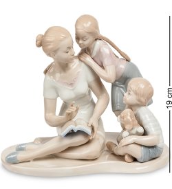 Статуэтка из фарфора Мать и Дети с книжкой и собачкой