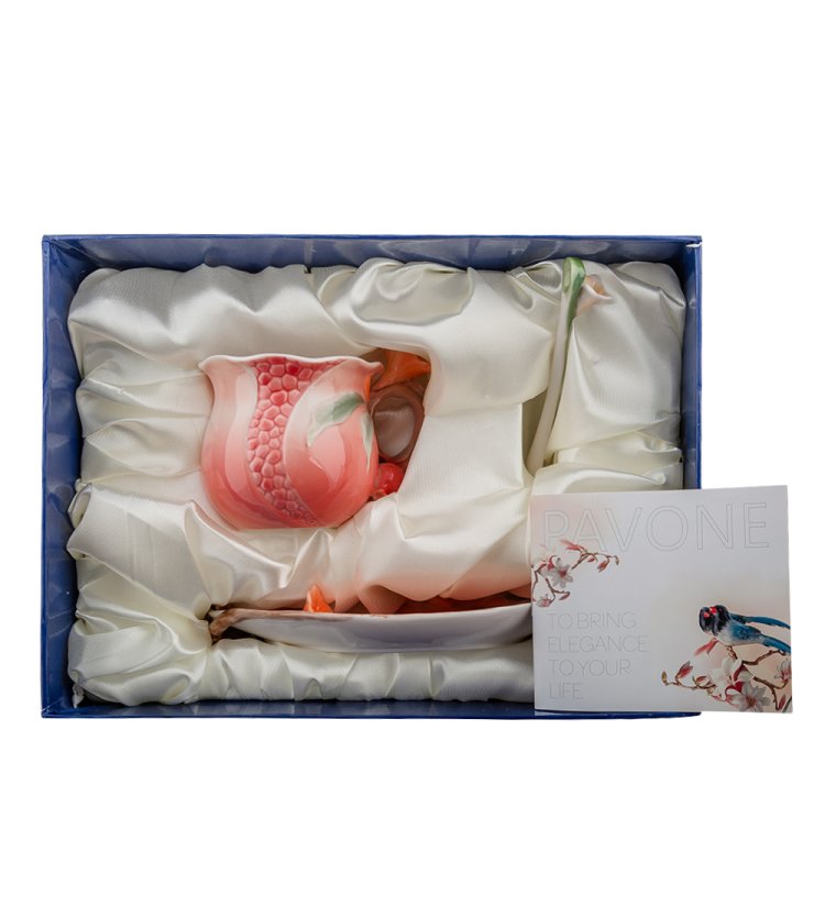 Чайная пара из фарфора с ложечкой Цветущий гранат Pavone FM-01/32, фотография в упаковке