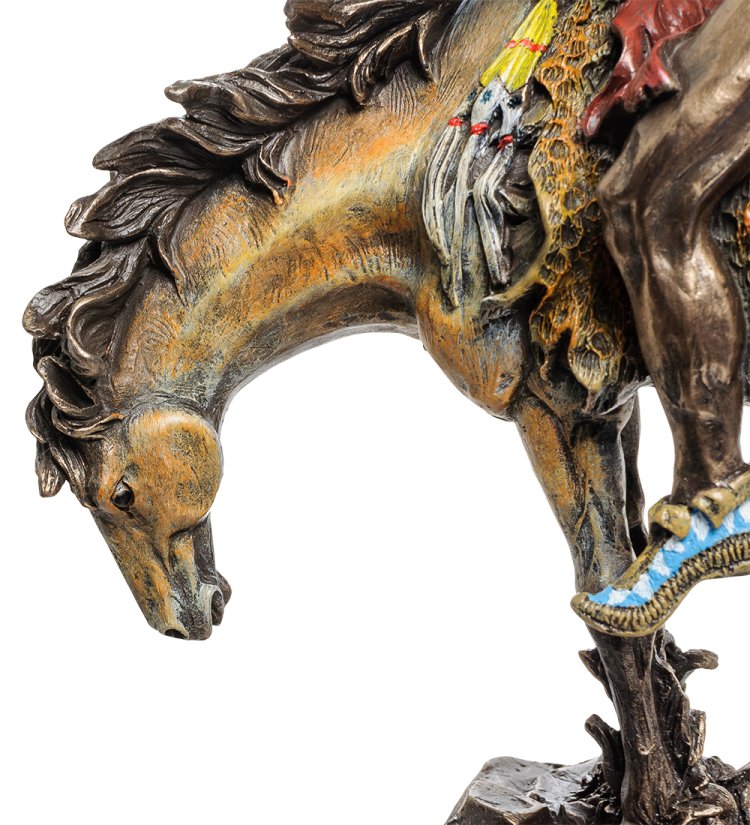 Статуэтка Индеец с трофеем Veronese WS-493, увеличенный вид коня