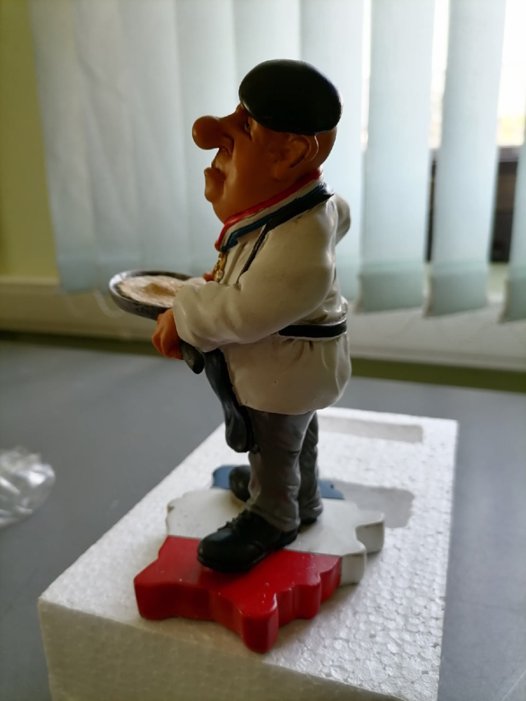 Фигурка Шеф-повар Франция The Comical World of Stratford RV-377, фото со склада со стороны