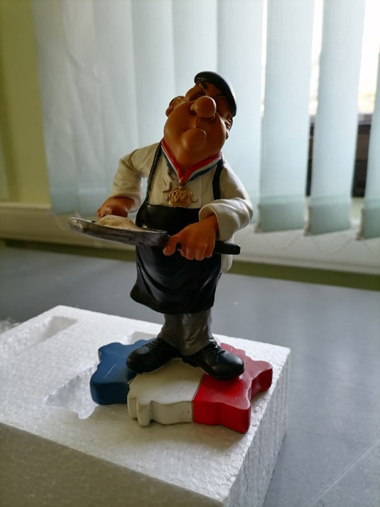 Фигурка Шеф-повар Франция The Comical World of Stratford RV-377, фото со склада портретный вид