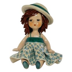 Фарфоровая статуэтка Кукла сидящая с темными волосами в зеленом платье