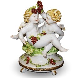 Статуэтка из фарфора Ангелочки с виноградом (цветные)